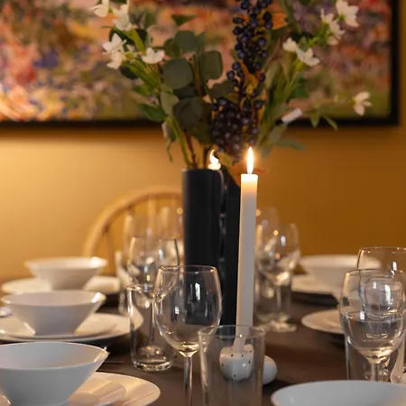 Renovated Flat Near Tram Ac