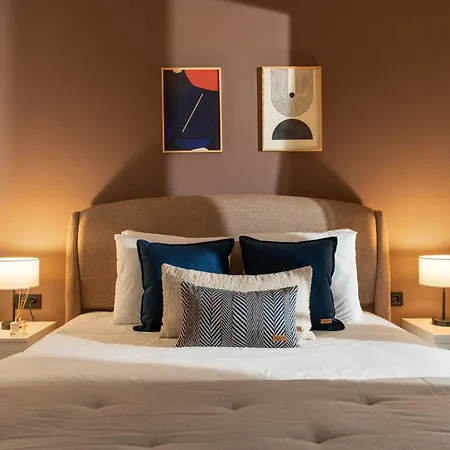 Renovated Flat Near Tram Ac *