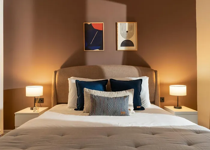 Renovated Flat Near Tram Ac *