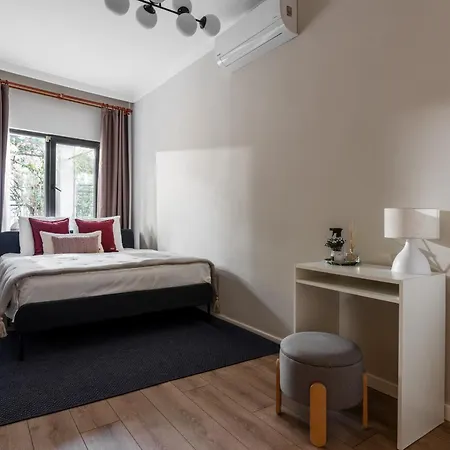 Renovated Flat Near Tram Ac