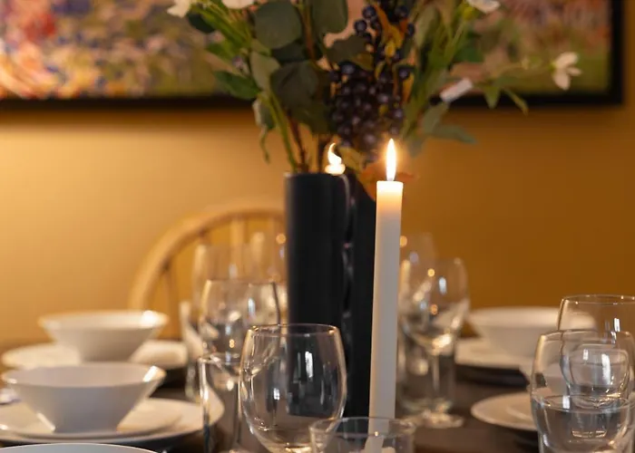 Renovated Flat Near Tram Ac