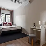 Renovated Flat Near Tram Ac