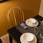 Renovated Flat Near Tram Ac