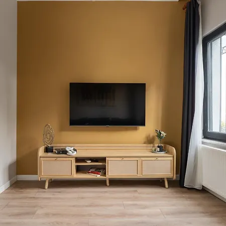 Renovated Flat Near Tram Ac Apartamento