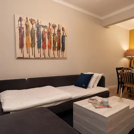 شقة Renovated Flat Near Tram Ac