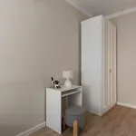 Renovated Flat Near Tram Ac شقة